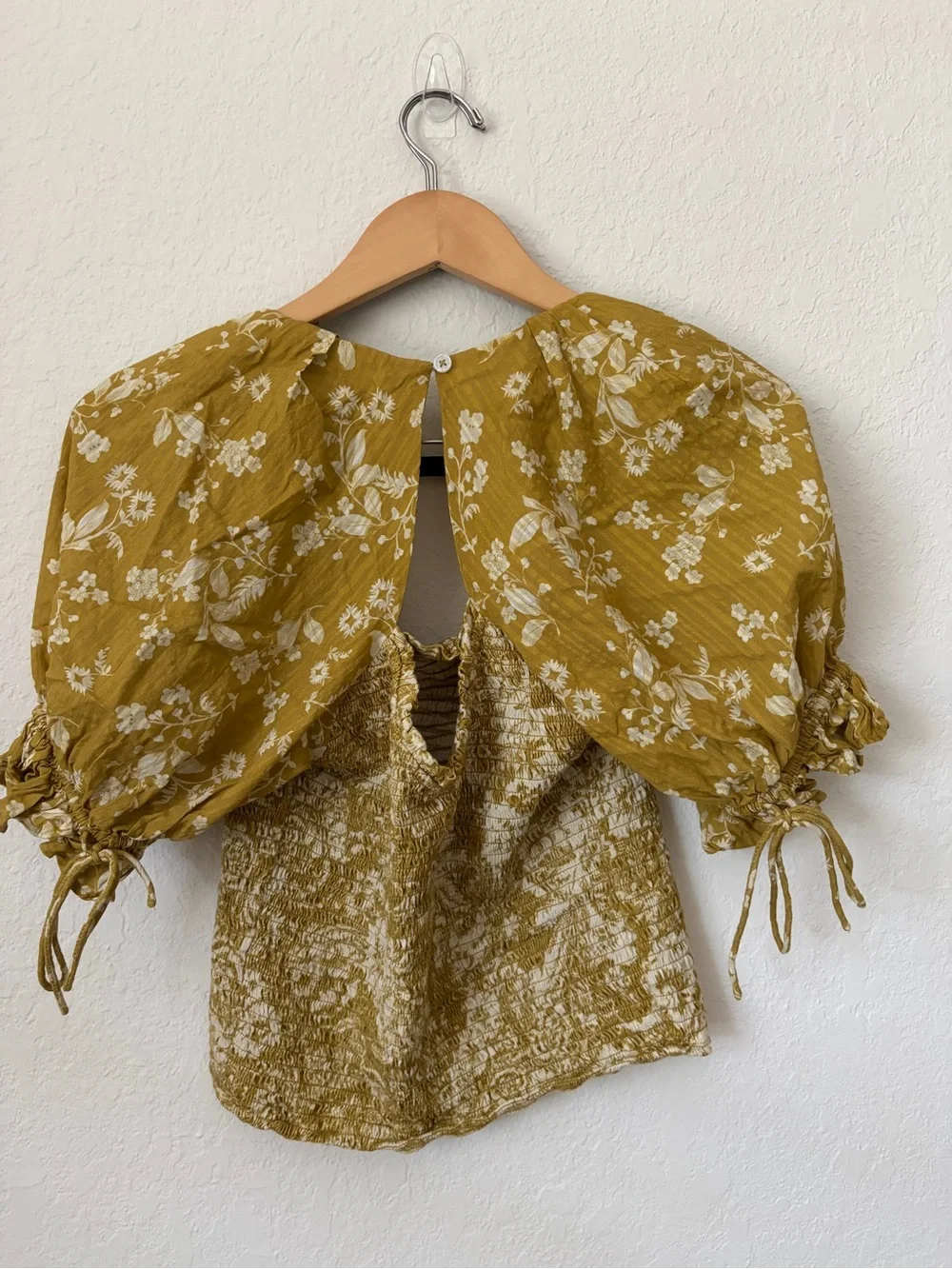 ANTHROPOLOGIE Smocked Square-Neck Puff Sleeve Top in Mustard Floral Small